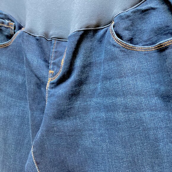 Old Navy Full Panel Skinny Maternity Jeans - Picture 4 of 9